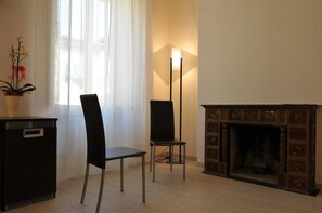 Dobbelt- eller tomannsrom | Oppholdsområde | Flatskjerm-TV