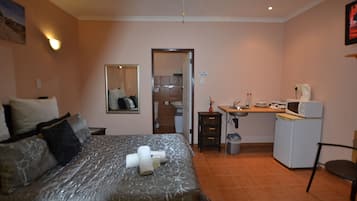 Basic Double Room, Private Bathroom | 1 bedroom, desk, laptop workspace, blackout curtains