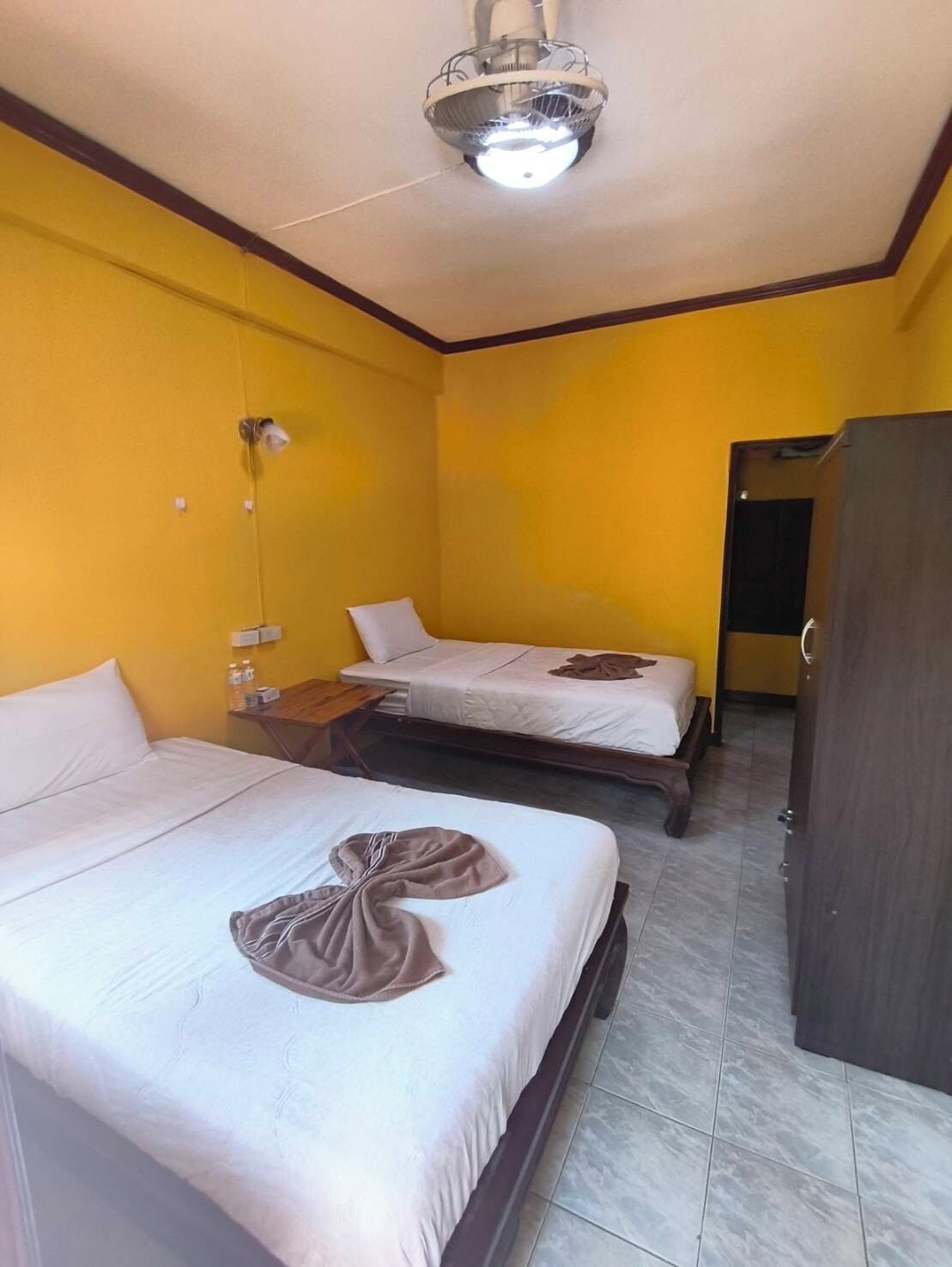 Superior Twin Room with Fan | Bathroom