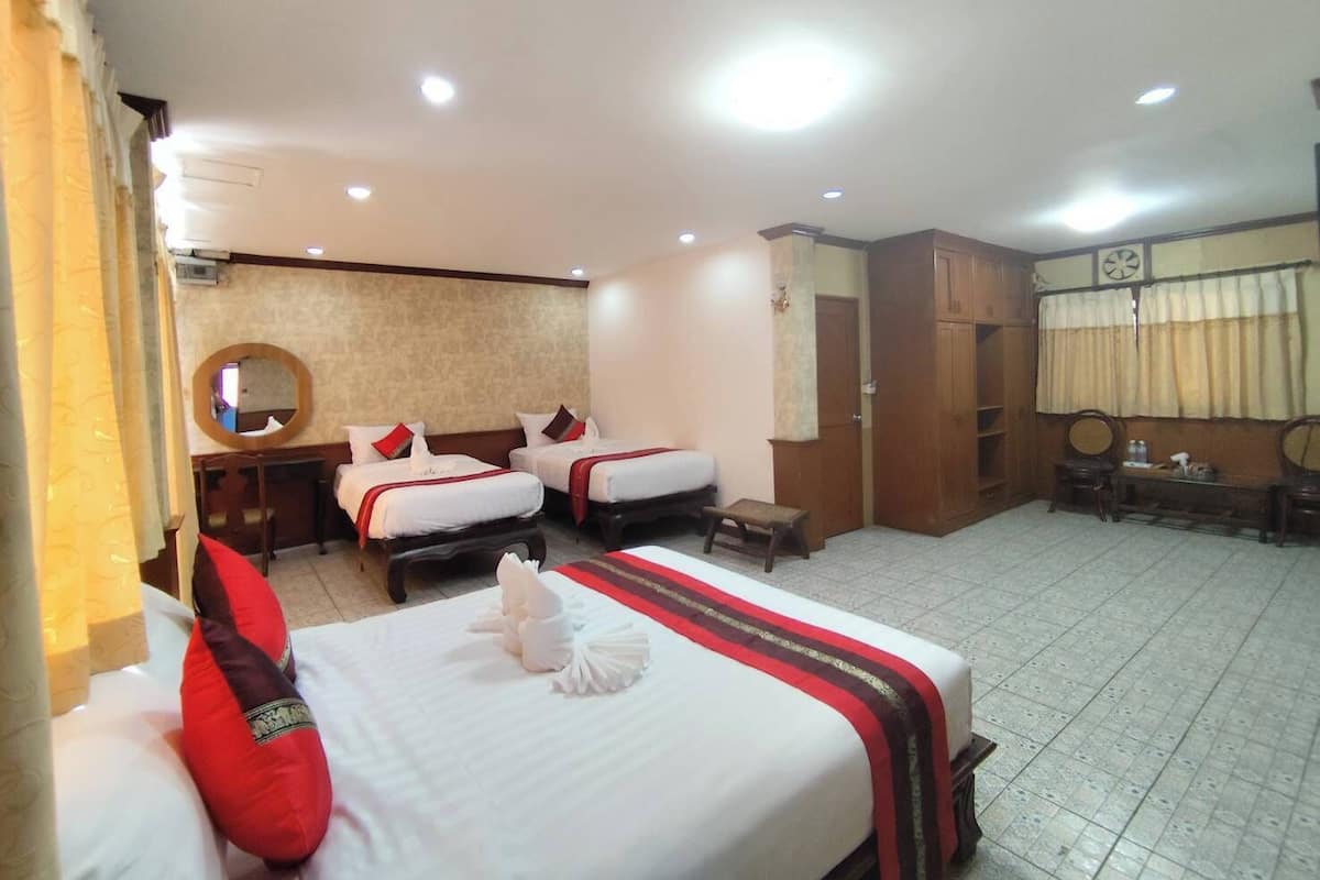 Deluxe Family Room with Air Conditioning (4 persons)