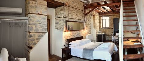 Suite | Living area | 40-inch flat-screen TV with satellite channels, TV, fireplace