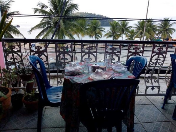 Café da manhã com buffet todos os dias mediante uma taxa