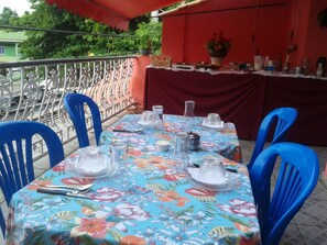 Daily buffet breakfast for a fee - Pousada Sobre as Ondas (Mangaratiba)