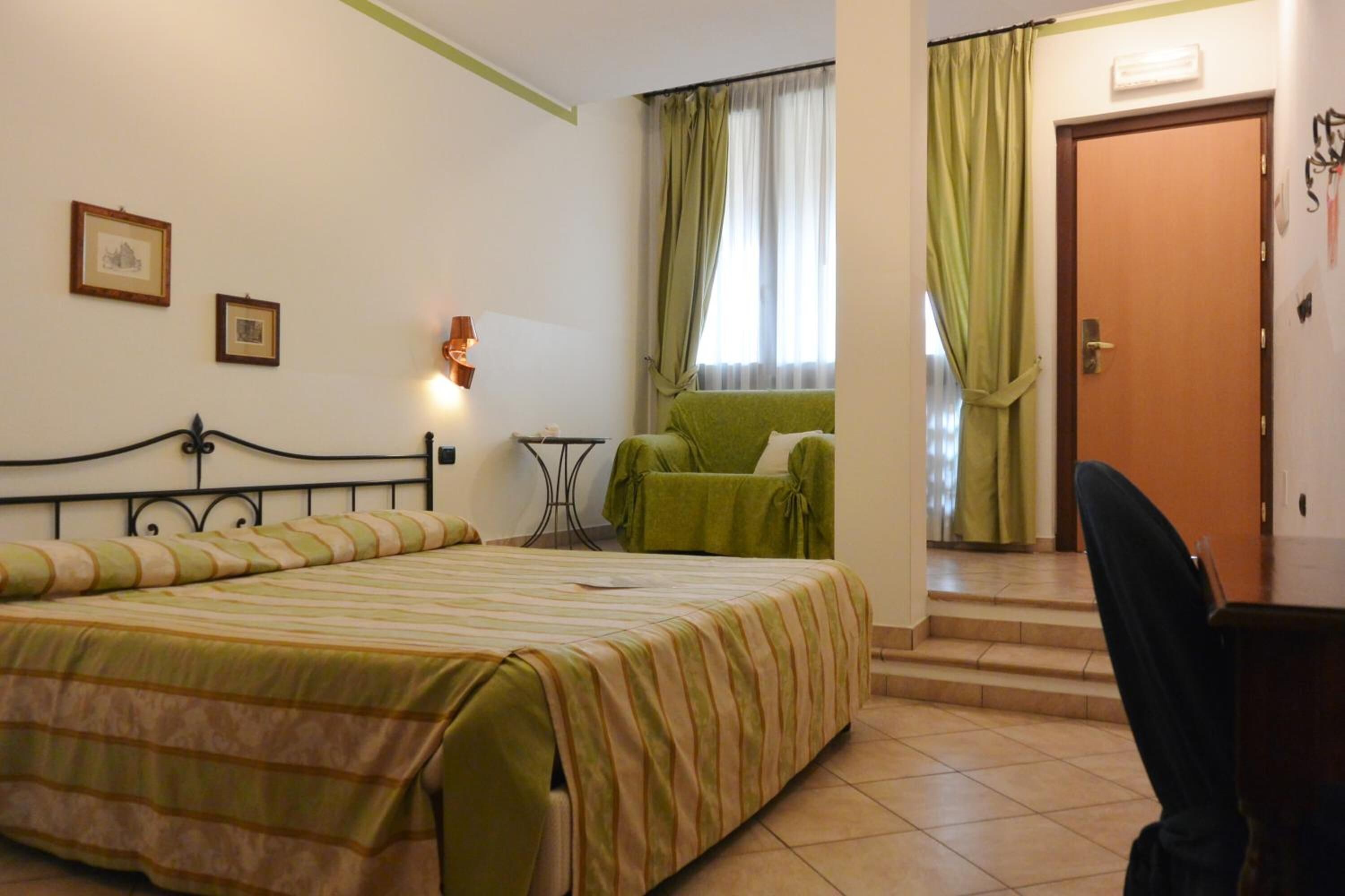 desk, soundproofing, rollaway beds, free wifi