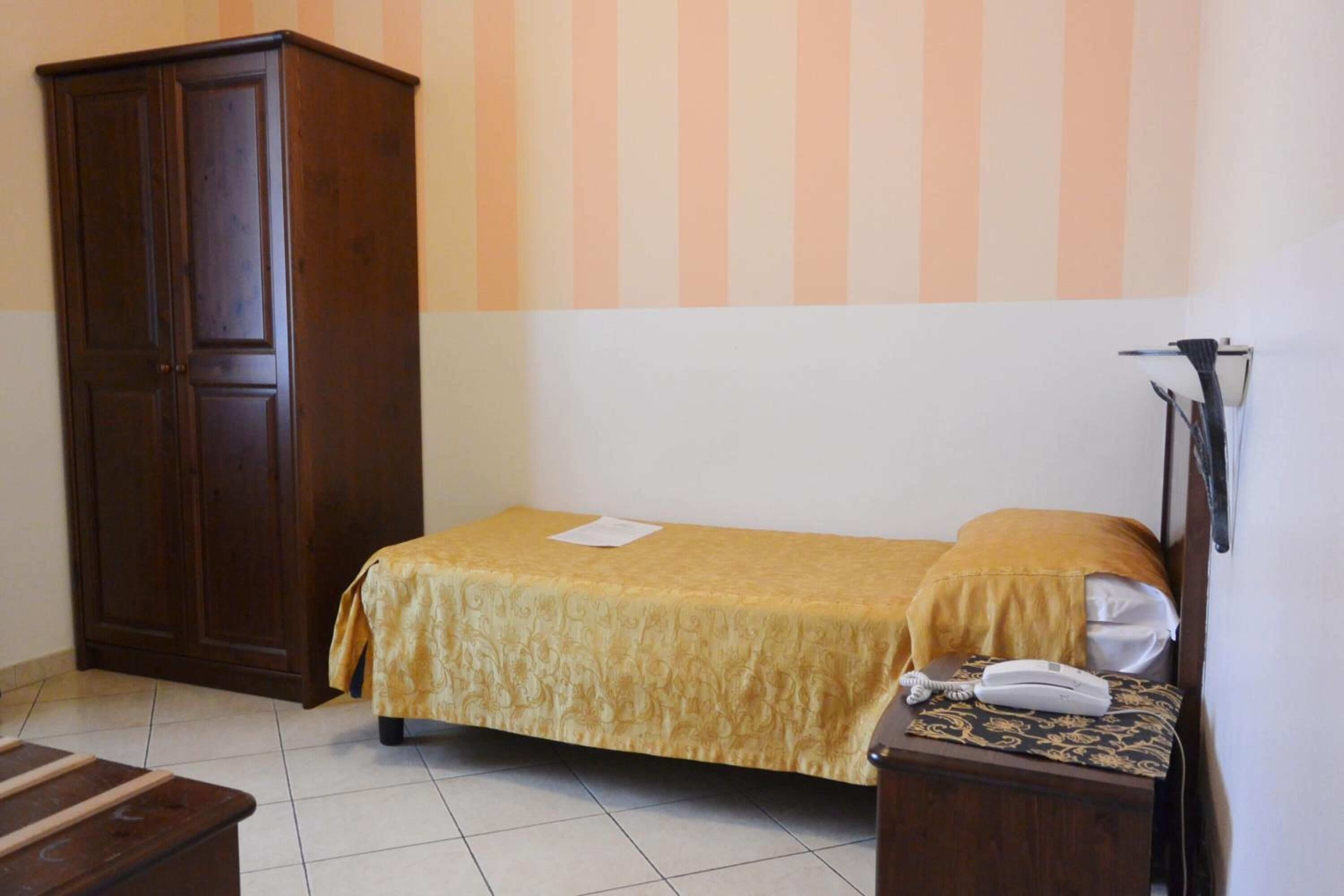 desk, soundproofing, rollaway beds, free wifi