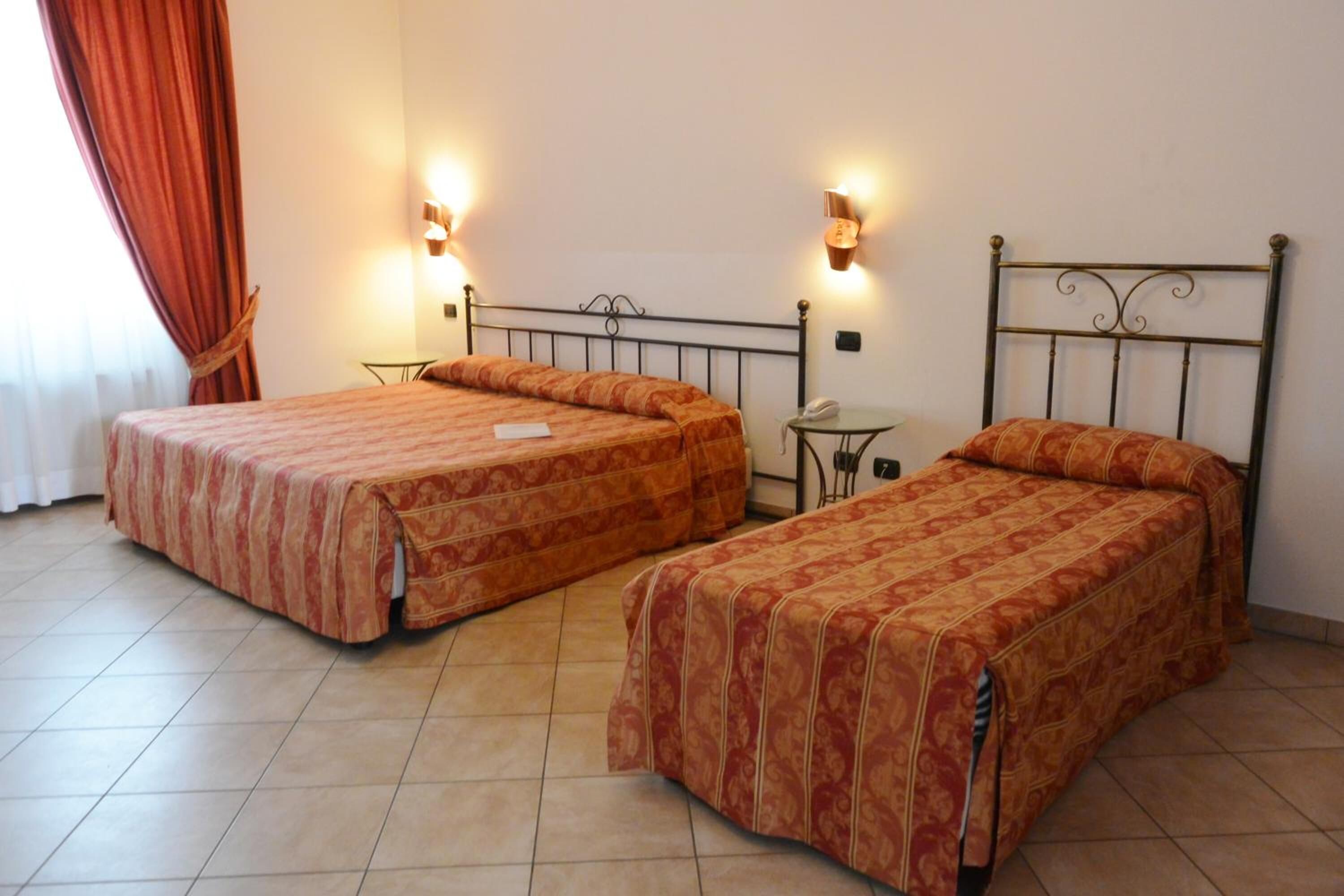 desk, soundproofing, rollaway beds, free wifi