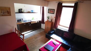 Apartment | Private kitchen | Fridge, microwave, stovetop, electric kettle