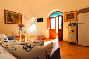 House, 1 Bedroom, Smoking, Terrace | Living area