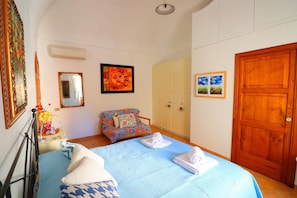 House, 1 Bedroom, Smoking, Terrace | 1 bedroom, premium bedding, down comforters, in-room safe - Angolo di Paradiso (Positano)