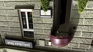 A building facade with a sign reading "City Hotel" and a window with a sign "Jägerhof". - City Hostel (Augsburg)