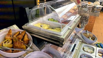 Daily buffet breakfast (EUR 7.90 per person)