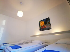 基础三人房, 公共浴室 | 客房服务设施