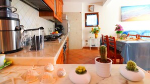 Dupleks Romantis, teras, pemandangan laut | Dapur pribadi
