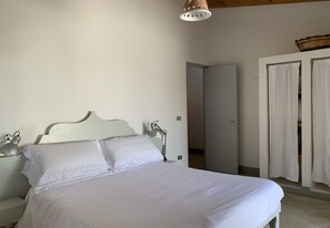 Egyptian cotton sheets, premium bedding, down duvets, pillow-top beds