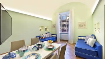Apartamento, 1 quarto, cozinha, ao lado da praia | Opções para refeição no quarto