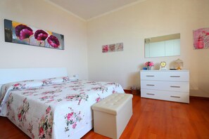 2 bedrooms, desk, free cots/infant beds, free WiFi - La Rosa del Sud (Sorrento)