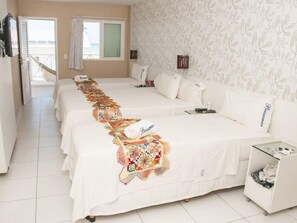 Familienzimmer, Meerblick | Minibar, Zimmersafe, Schreibtisch, schallisolierte Zimmer