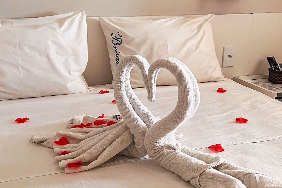 deluxe room, sea view | 1 bedroom, minibar, in-room safe, desk