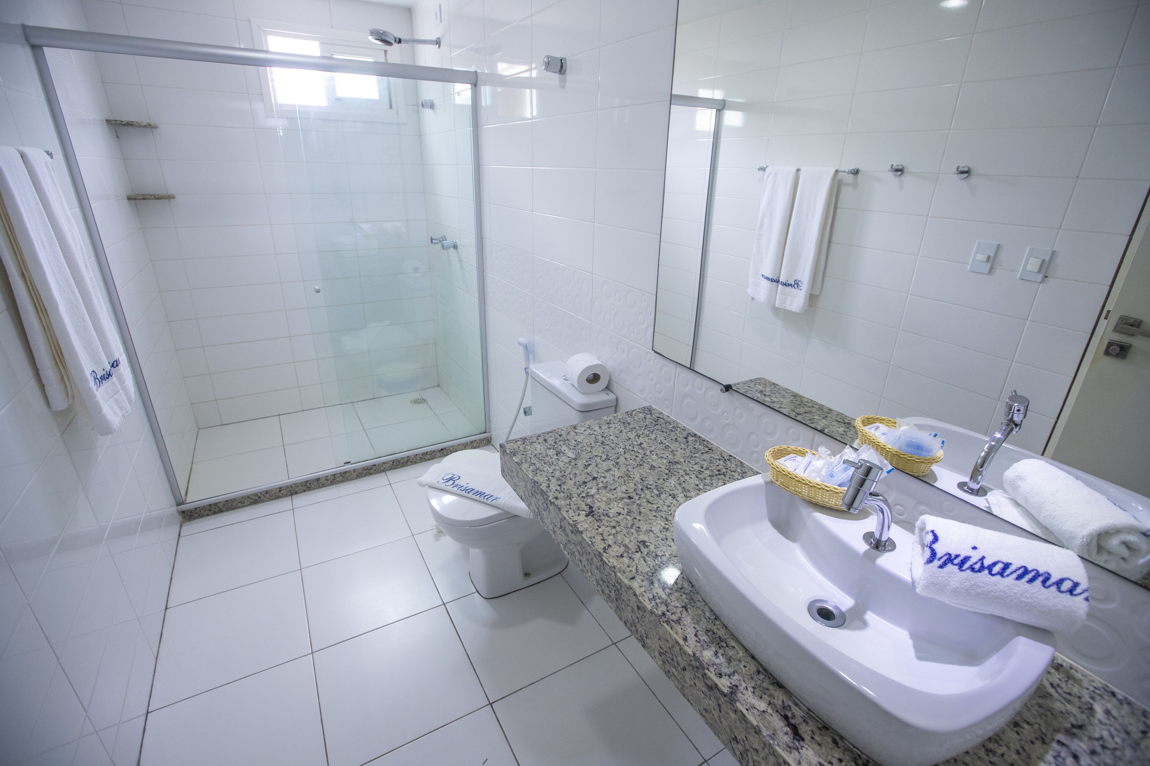 superior room, partial sea view | bathroom | shower, towels