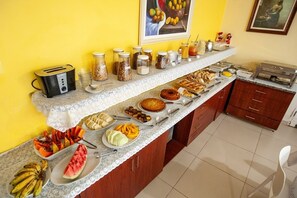 Desayuno buffet incluido todos los días