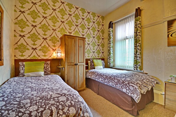 Iron/ironing board, free WiFi, bed sheets