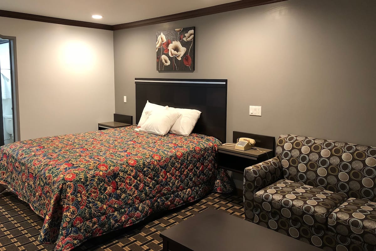 Deluxe-Suite, 1 King-Bett | Schreibtisch, kostenloses WLAN, Bettwäsche