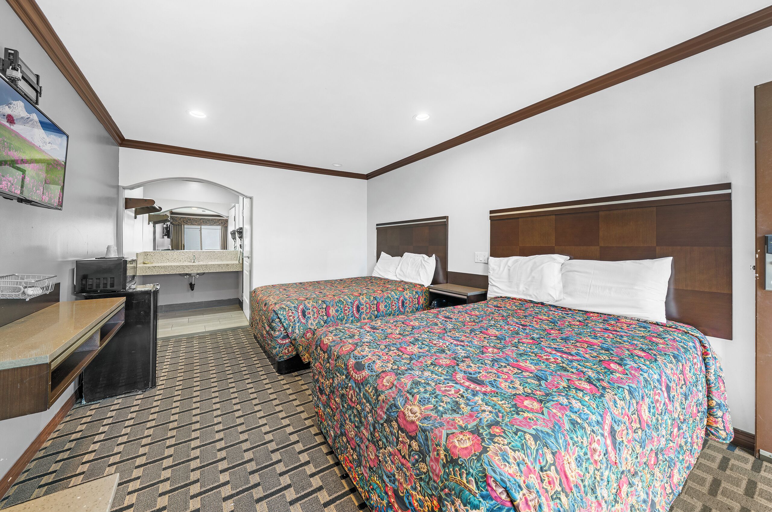 Kamer, 2 tweepersoonsbedden | Een bureau, gratis wifi, beddengoed