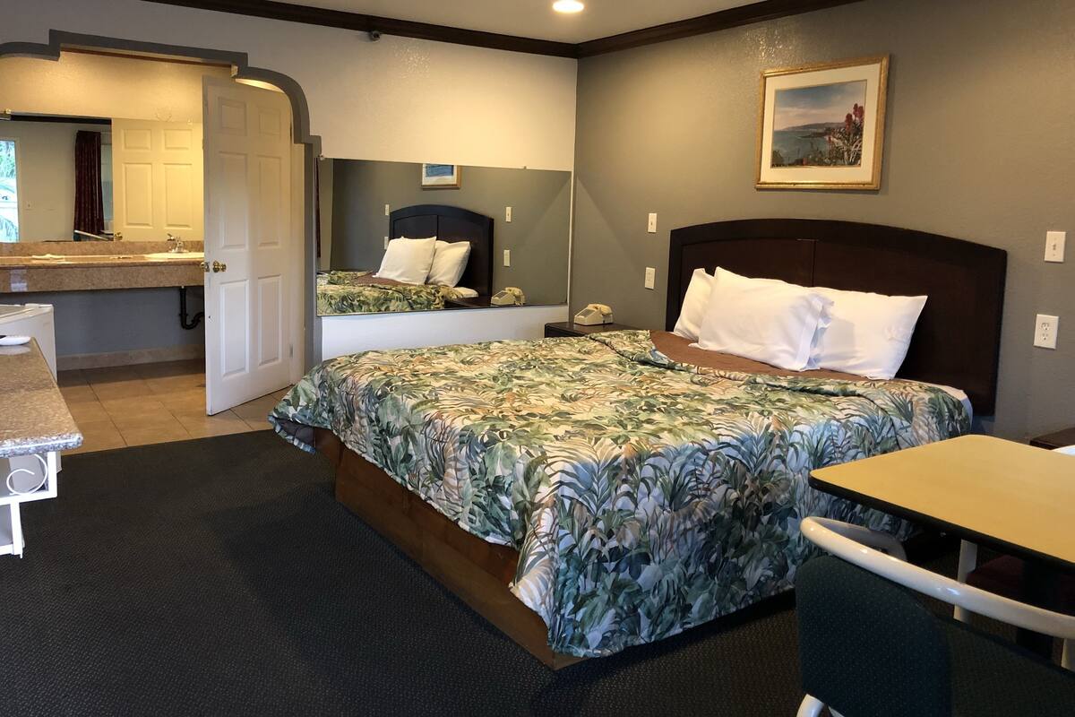 Free WiFi, bed sheets