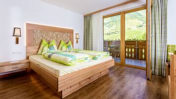 Zimmersafe, Schreibtisch, Verdunkelungsvorhänge, schallisolierte Zimmer