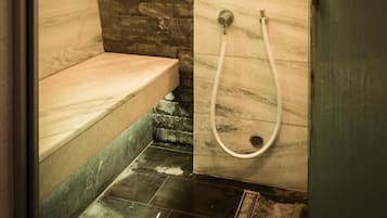 Bastu, bubbelpool, Ängbastu, varma kÀllor/mineralkÀllor och djupmassage
