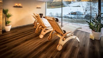 Sauna, hot tub, steam room, hot springs/mineral springs