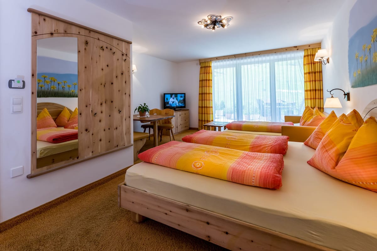 In-room safe, desk, blackout drapes, soundproofing