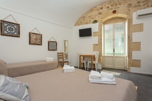 Deluxe Apartment | Minibar, individually decorated, individually furnished, desk - Pura Vida Barocca (Ragusa)