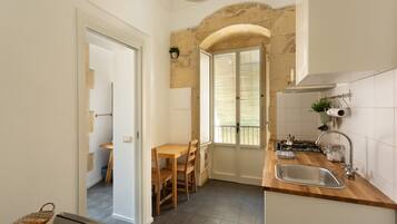 Deluxe-Apartment | Eigene Küche | Kühlschrank, Ofen, Herdplatte, Wasserkocher mit Kaffee-/Teezubehör