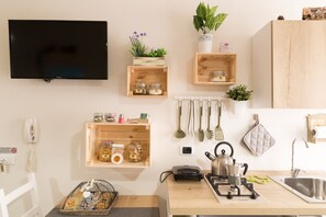 Family Room, 1 Bedroom | Private kitchen | Fridge, oven, stovetop, coffee/tea maker - Pura Vida Barocca (Ragusa)