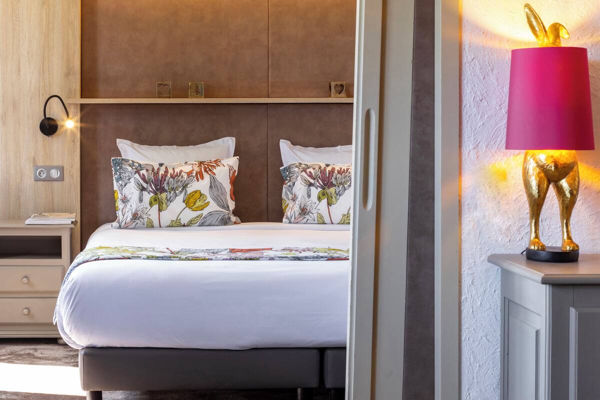 Comfort-Suite | 1 Schlafzimmer, hochwertige Bettwaren, Zimmersafe, Schreibtisch