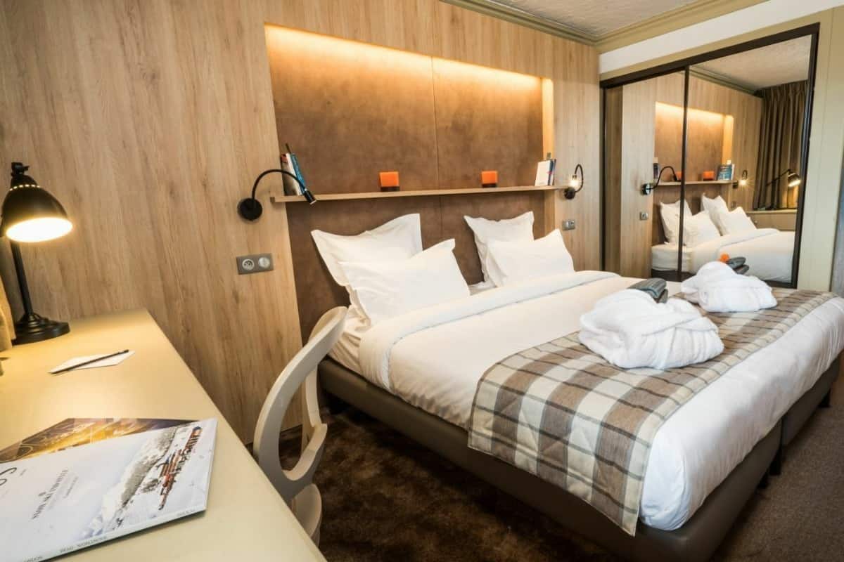 Standard-Doppel- oder -Zweibettzimmer | 1 Schlafzimmer, hochwertige Bettwaren, Zimmersafe, Schreibtisch