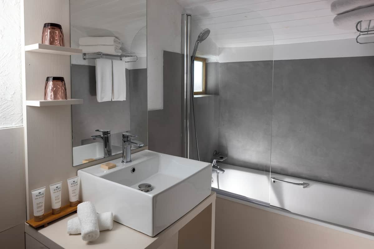 Duschwanne, Komfortbadewanne, kostenlose Toilettenartikel, Haartrockner