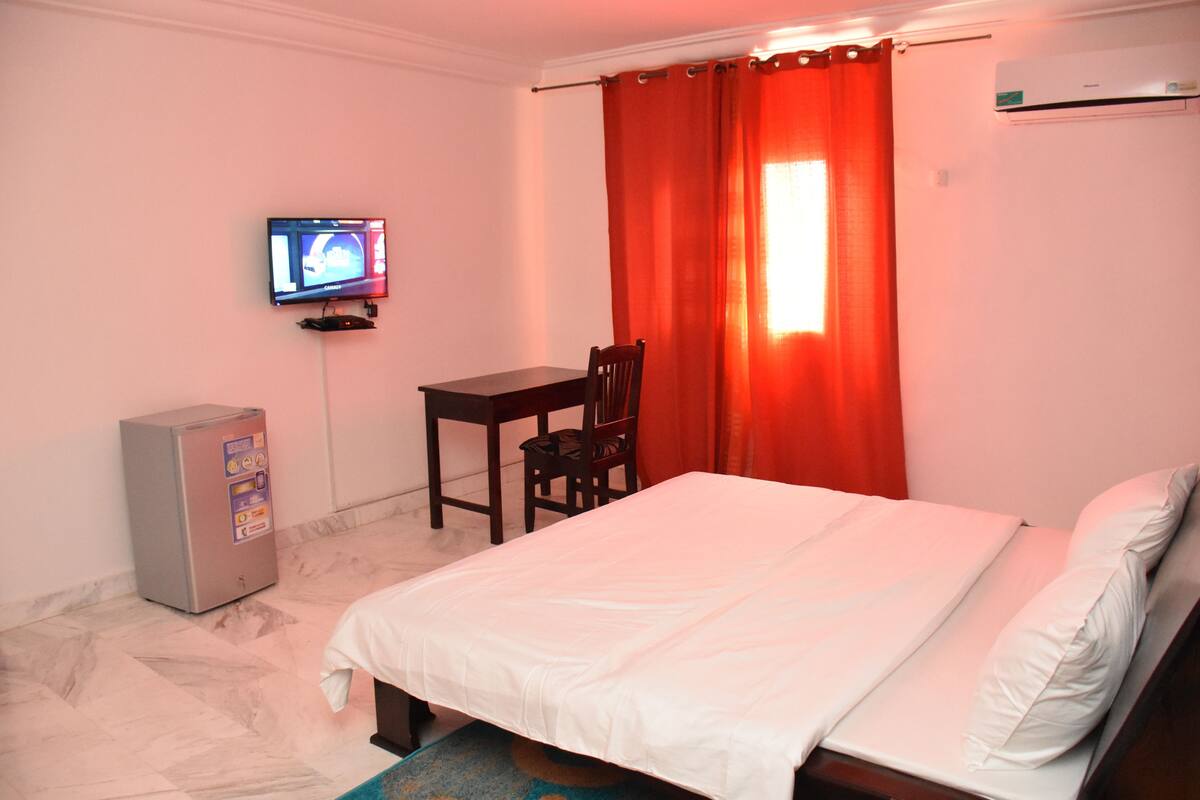 Standard Double Room | Minibar, desk, blackout drapes, WiFi (free)
