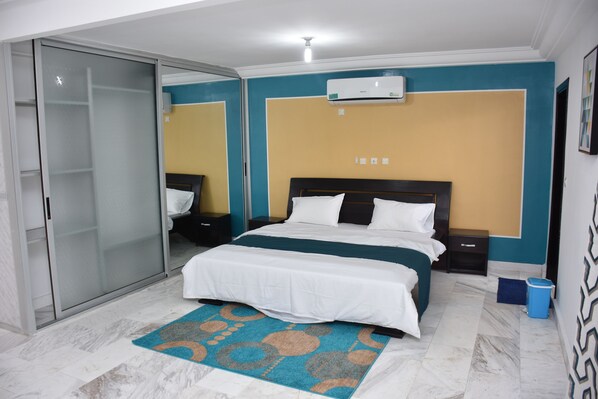 Minibar, desk, blackout curtains, free WiFi - Azur Résidence' Cocody (Abidjan)