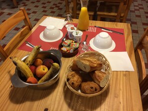 Ze serveren er ontbijt, lunch en diner 