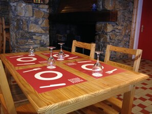 Breakfast, lunch and dinner served - Le Tuc de l'Etang (Boutx)