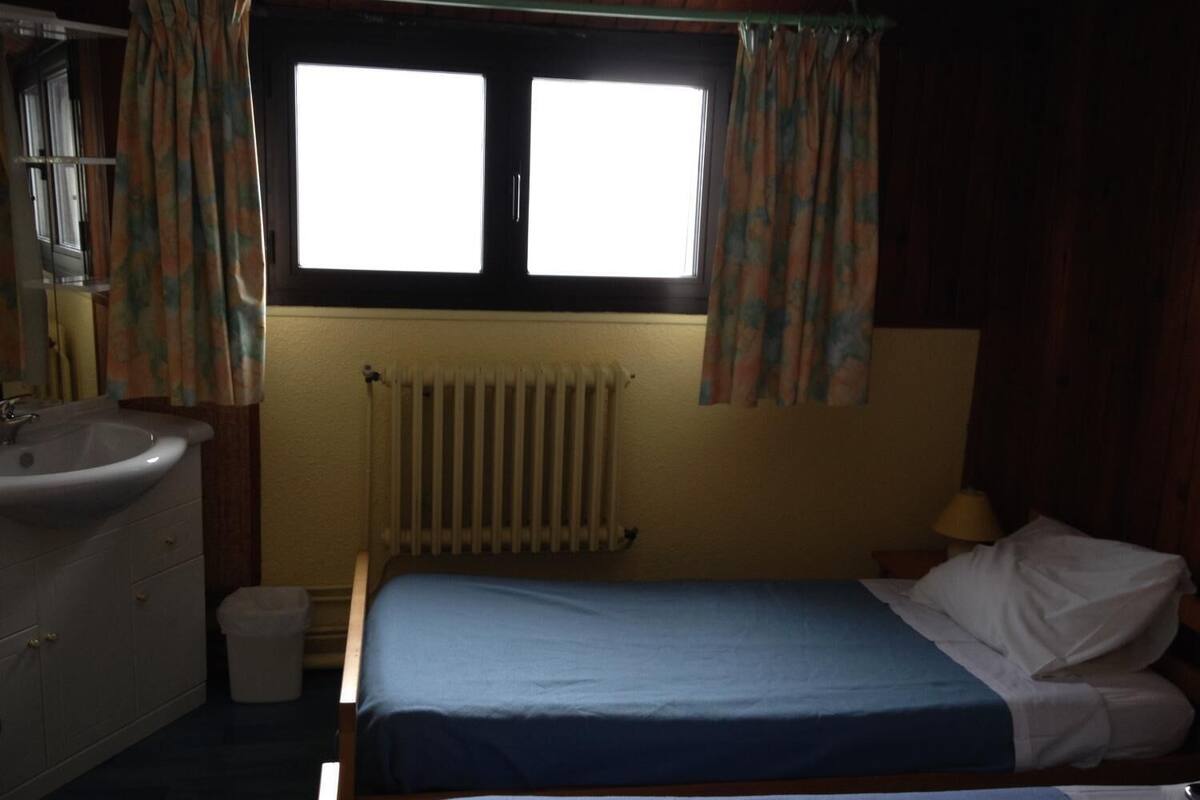 blackout curtains, bed sheets, wheelchair access