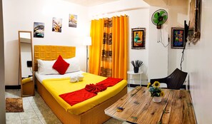 Desk, iron/ironing board, free WiFi, bed sheets - Baguio Vacation House (Baguio)