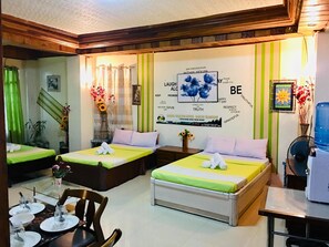 Desk, iron/ironing board, free WiFi, bed sheets - Baguio Vacation House (Baguio)