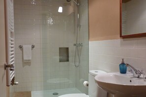 Desk, cots/infant beds, rollaway beds, free WiFi - Cal Maginet Hotel (Vilaverd)