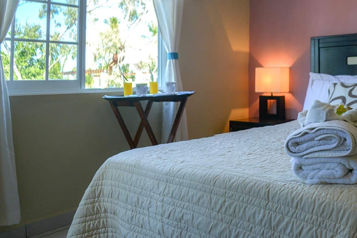 Suite Confort, 1 cama Queen size, baño privado, vista a la playa | Camas extra, wifi gratis y ropa de cama