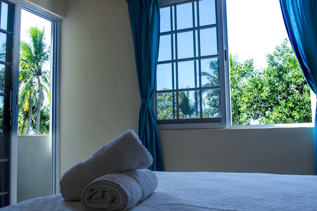 Panoramic-Suite, 1 King-Bett, Balkon, Strandblick | Zimmerausstattung