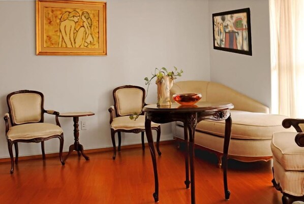 Living room - Penthouse US Embassy with Balcony (Mexico City)