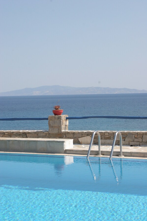 Seasonal outdoor pool - Silver Rocks (Paros)